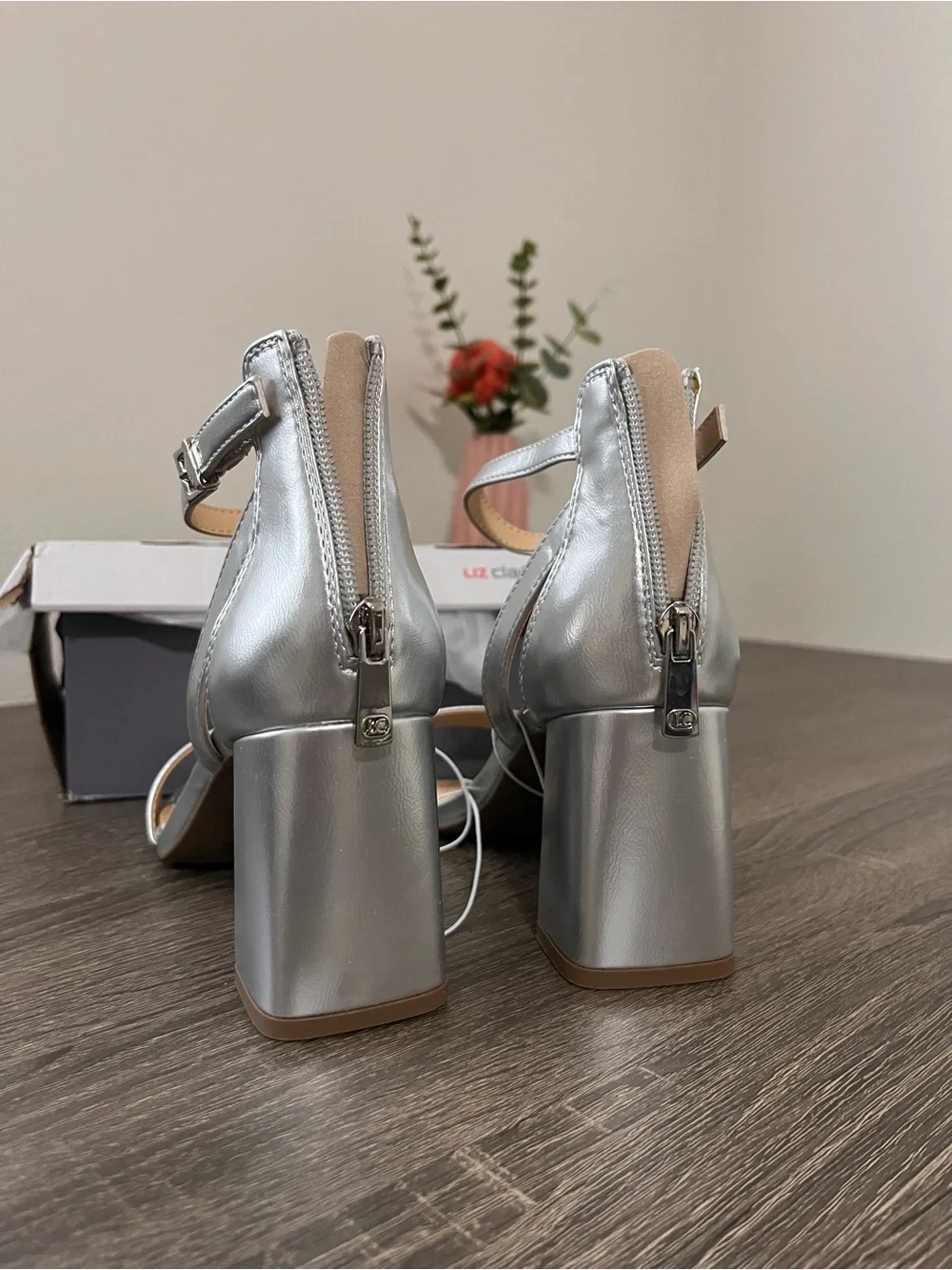 Liz Claiborne Women’s Harnie Silver Metallic Block Heel Sandals Size 8